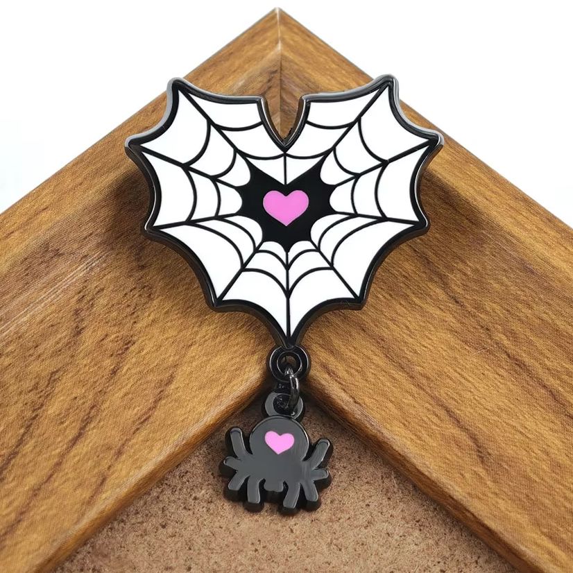 Embroidery Gothic - Broche Gothique Cœur Toile d'araignée, Badge