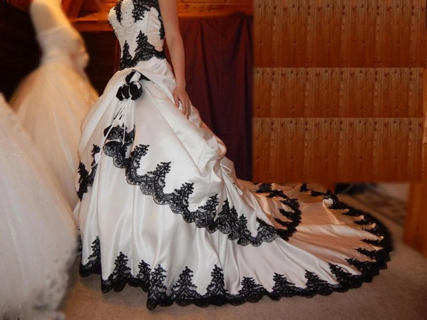 Embroidery Gothic - Robe de mariée vintage gothique noire