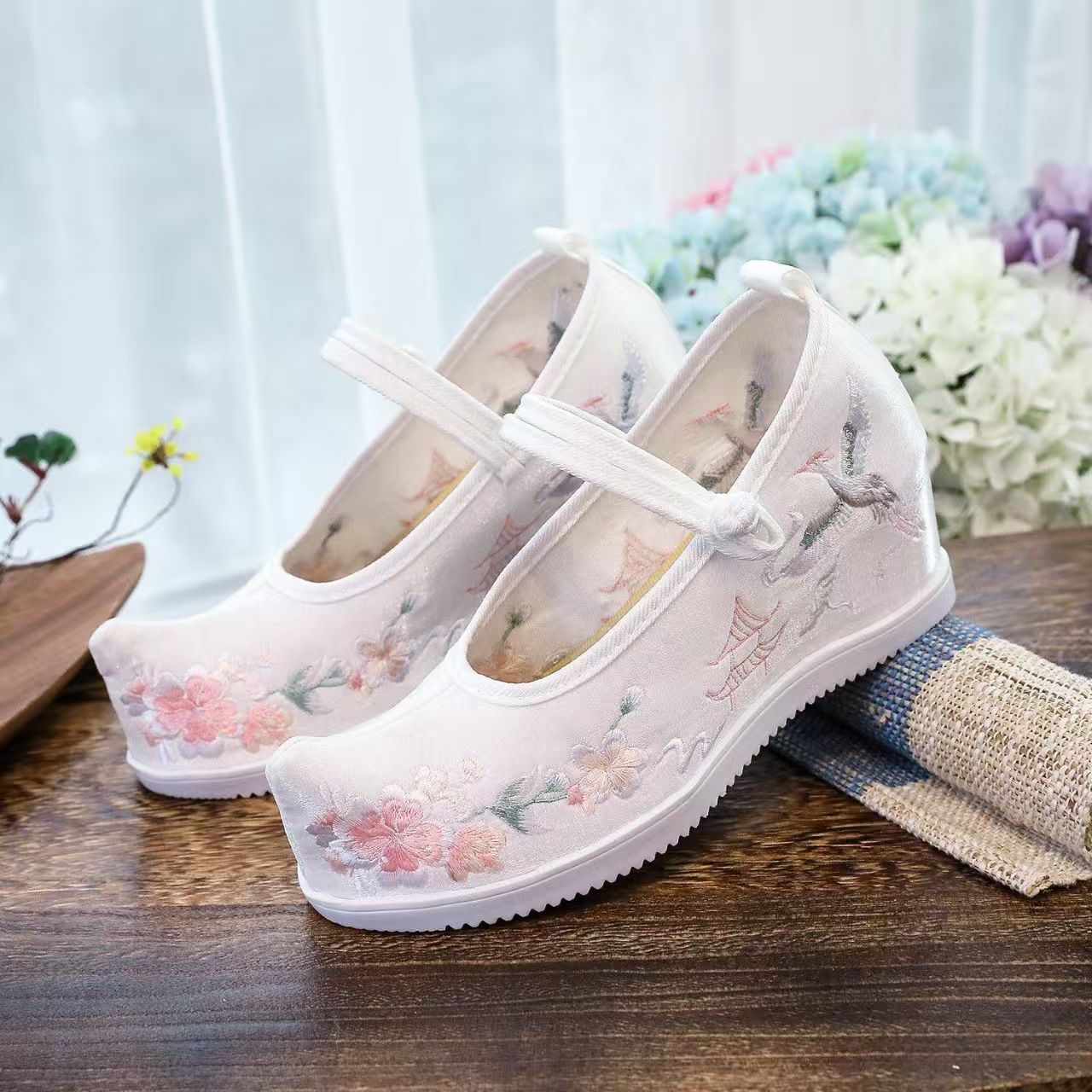 Chaussures brodées internes po - Embroidery Red avis et prix