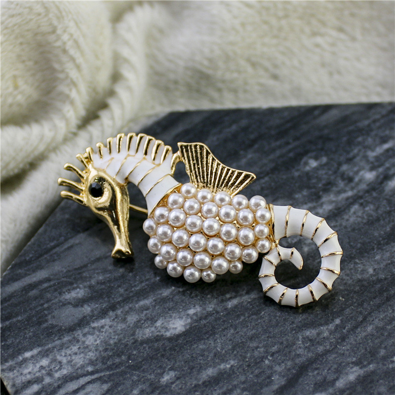 Collection de broches vintage  - Embroidery Unicorn avis et prix