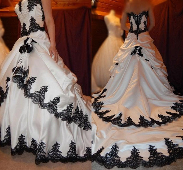 Robe de mariée vintage gothiqu - Embroidery Gothic avis et prix
