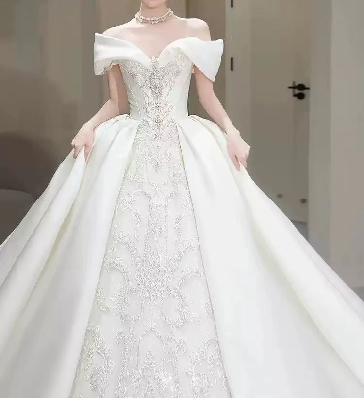 Robes de mariée chics à épaule - Embroidery Skirt avis et prix
