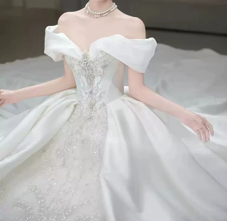 Robes de mariée chics à épaule - Embroidery Skirt avis et prix